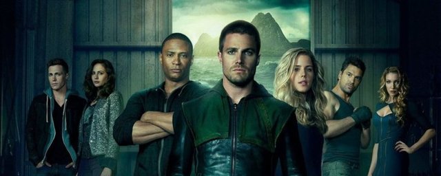 Arrow. Çizgi romanları seviyorsanız kesinlikle izleyin.