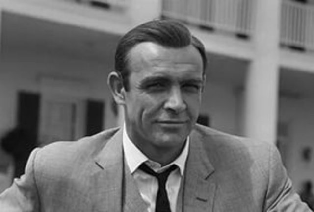 Goldfinger 1964 Yönetmen: Guy Hamilton İlk ikisi karakteri oluşturmuşsa, seriye asıl ruhunu veren ve onu bir popüler kültür efsanesi haline getiren bu üçüncü filmdir.