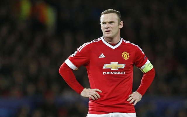 Shanghai SIPG, Manchester United'ın yıldızı Wayne Rooney'i kadrosuna katmak için yıllık 25 milyon Pound'dan 3 yıllık bir teklif yapacak. İngiliz oyuncu, 3 sezonda 75 milyon Pound kazanacak.