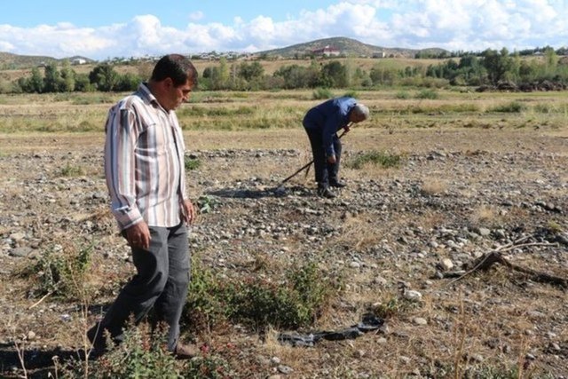 MİLYON YILLIK EVLİLİK TEKLİFİ - Doç. Ünsalan'ın verdiği bilgiye göre meteor koleksiyonları bulunuyor. Kolye yaptırıp milyon yıllık bir taşla sevgilisine evlenme teklifi eden bile var.