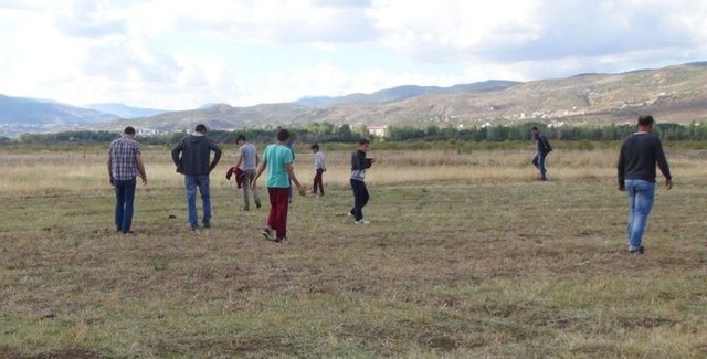 Meteorun ender türlerden biri olma ihtimali üzerine hemen Türkiye'ye gelen Jenniskens, Doç. Ünsalan ve Bingöl Üniversitesi Fizik Bölüm Başkanı Prof. Dr. İskender Demirkol ile birlikte Sarıçiçek'te araştırma yaptı.