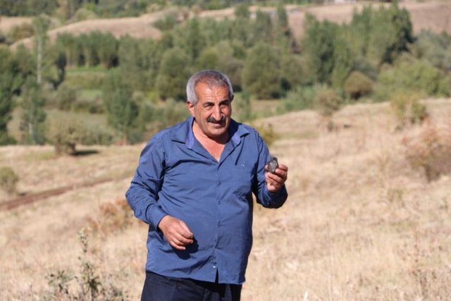 verilen bir ilanda "Taze Düştü" ve "Bingöl" başlıkları dikkat çekiyor. İstanbul Üniversitesi de bilimsel araştırmalar için hibe etmeye ikna edemediği köylülerden meteor parçası alabilmek için 150 bin TL'lik bütçe ayırdı.