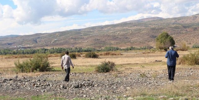 Göktaşı parçalarının gramına 15 ile 60 dolar fiyat verildiğini söyleyen Sarıçayır Köyü sakinlerinden Mehmet Nezir Ergün "İstanbul Üniversitesi'nden bir akademisyenin sözleriyle göktaşının değerli olduğunu öğrendik...