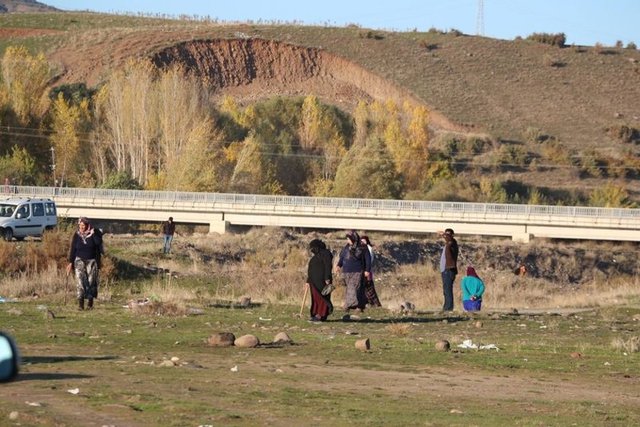 Bu kural Sarıçiçeklilerin isteği üzerine esnetilerek meteorun adı "Sarıçiçek" araştırmaları yapan uluslararası konsorsiyumun adı da "Sarıçiçek Meteoridleri Konsorsiyumu" oldu.