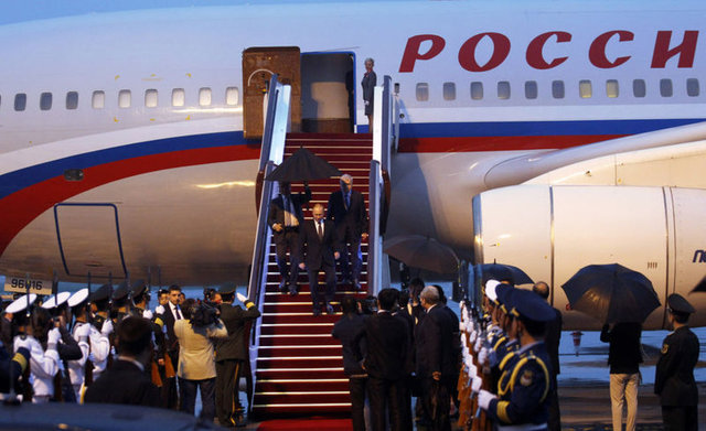 Putin'in seyahat ettiği uçağın konforu ve güvenlik sistemleri ABD başkanlarının kullandığı "Air Force One"'ı aratmıyor. -