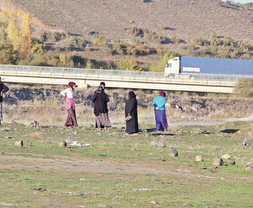 GÖKTE ARARKEN SARIÇİÇEK KÖYÜ'NDE BULDU!