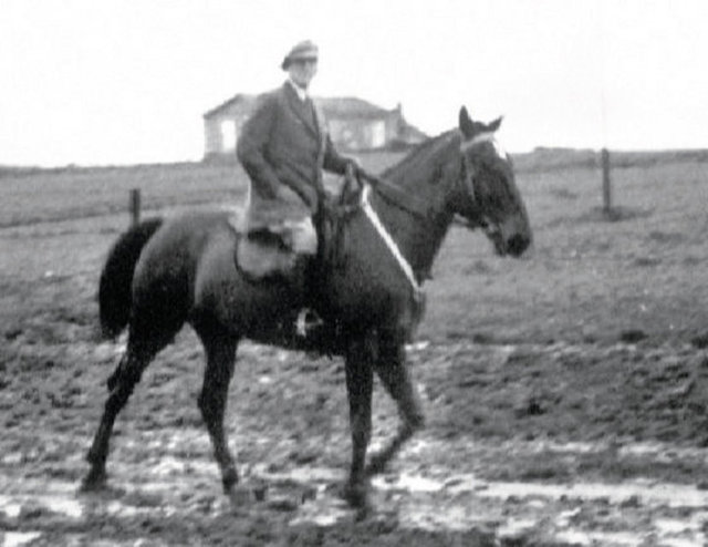 'SELANİK'TEN SONRA EN SEVDİĞİ ŞEHİR İSTANBUL OLDU' - Yaz tatillerinde Selanik'ten İstanbul'a gelen Mustafa Kemal Harbiye'ye gelişinde şöyle söylemişti: 'Osmanlı Devleti'nin temellerinin daha hızlı çatırdamakta olduğunu bu sefer daha iyi hissettim...