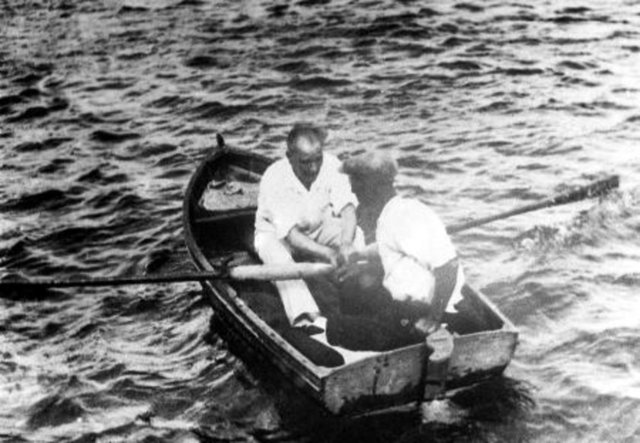 -İstanbul, millî mücadelemizin devamı müddetince millî ve vatanî aşkımızın kutsî ve yüksek bir mihrabı olmuştur. Bundan sonra da hiçbir olay, hiçbir kuvvet, ruhumuzu bu kutsal mihraptan çeviremeyecektir.