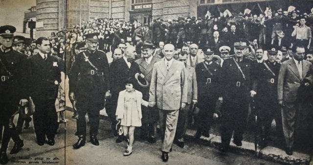 -Dört beş yüzyıllık millî çalışmamızın verimi bu güzide şehrimizde toplanmıştır. Millî yeteneğimizin devamlı ve güzel birer belirtisi olan bunca anıtlar ve kuruluşlar hep oradadır.