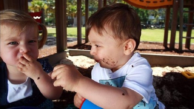 Pika tanısı için yenilen uygunsuz maddelerin kültlirel olarak da desteklenmemesi de gerekiyor. Örneğin Afrika ve Amerika kıtasındaki bazı topluluklarda hamile kadınlara sabah bulantılarını azaltmak için çamaşır kolası yedirme alışkanlığı vardır,