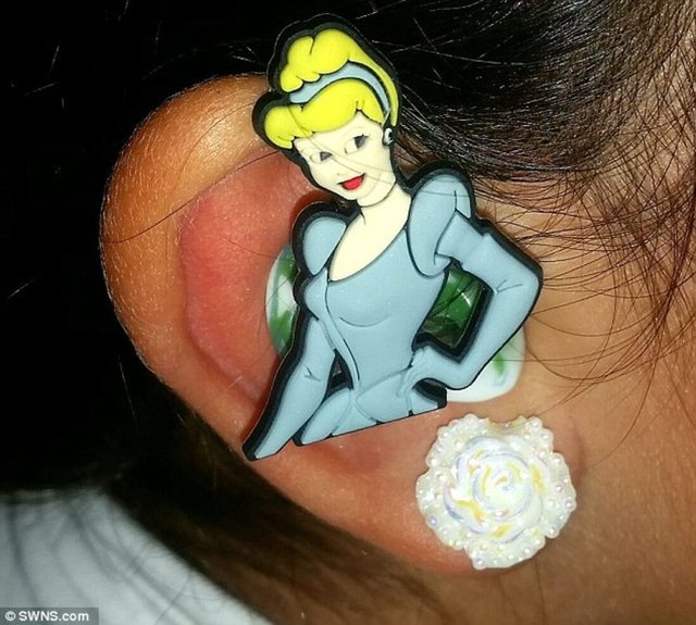 Şimdilerde oldukça fazla ilgi gören bu özel kulaklıklar için işitme engelli çocukların ebeveynleri anne Nathalie ile iletişime geçtiler. 