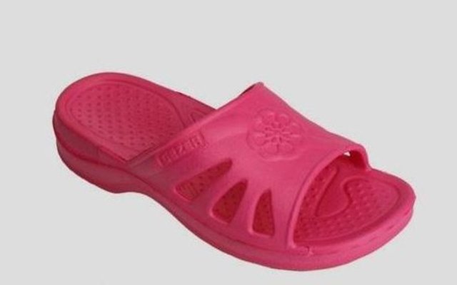 Plastik banyo terliği