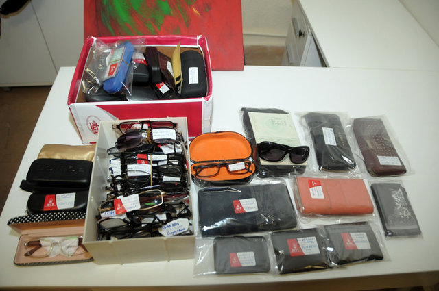 Bulunan eşyalar üçer ay boyunca İETT'nin kayıp eşya deposunda bekletilirken 3 ayın sonunda sahibi çıkmayan eşyalar ana depoya gönderiliyor.