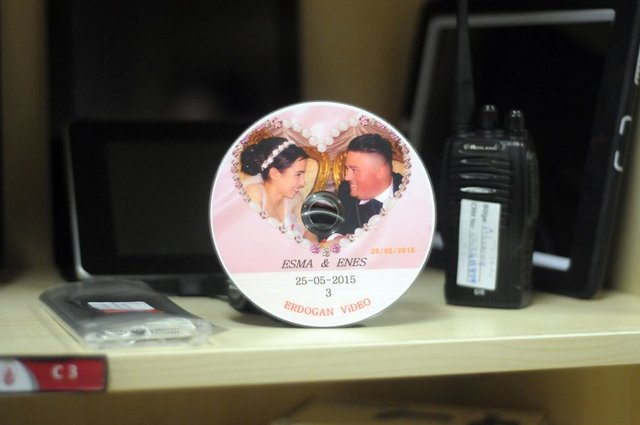 Toplu taşıma araçlarında unutulan en enteresan eşyalar arasında ise bebek arabası, arabalar için yağ filtresi, baston ve düğün cd'si gibi eşyalar yer alıyor.