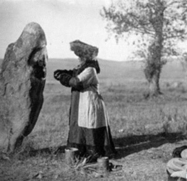 İstanbul yolunda Azak'tan doğru ilerleyip Kuban nehrini geçmek zorundadırlar. Gemi olmadığından nehrin kenarına varıp çadır kurmak isterler, fakat soğuktan donmuş toprağa çadır kazıklarının girmesi bile mümkün olmaz.