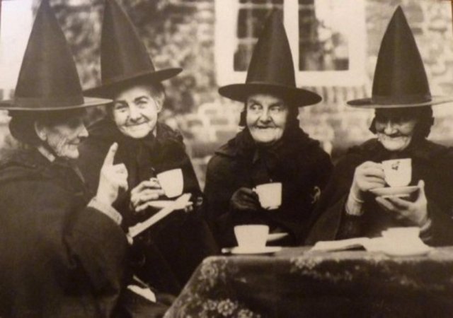 Fakat kadı, kitaplarda bu fetvanın bir suretine rastlayamadı ve merkeze ne yapması gerektiğini sordu. Kadıya verilen cevap, bir bilirkişi nezdinde mezarın açılması ve cenazede hakikaten cadılığa alamet hal görülürse bunun bildirilmesi yönünde oldu. 