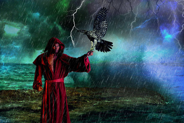 Bu sırada askerler, Paşa'nın emriyle toplaşıp buz kesen nehirden karşıya geçmeye başlamışlardı. Fakat Dîvân efendisi ve mutaassıp birkaç zât ise sihir tesiriyle oluşan bu buzdan geçmeye reddetmişlerdi. Paşanın, geçmelerini emretmesiyle yine de Felak, Nas sureleri ve esmâü'l-hüsnâları okuyarak geçmeye koyuldular. Ancak okudukları dualar sihri bozduğundan buz delindi ve bir kısmı suya düşüp boğuldu.