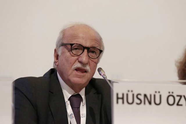 HÜSNÜ ÖZYEĞİN