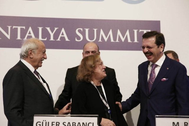 HÜSNÜ ÖZYEĞİN, GÜLER SABANCI