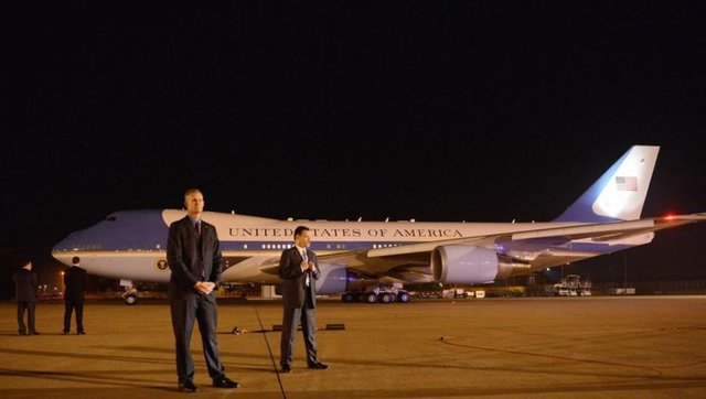 Air Force One uçağıyla  Antalya'dan ayrılan Başkan Obama'yı,  havalimanında Ekonomi Bakanı Nihat  Zeybekci uğurladı.