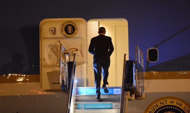 Obama'nın uçağı 18.38'de havalandıktan sonra hava trafiği  normale döndü.