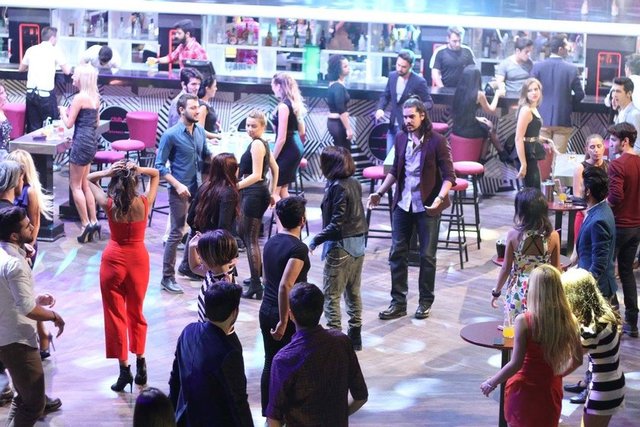 Mayıs Kraliçesi 2. Bölüm Fotoğrafları