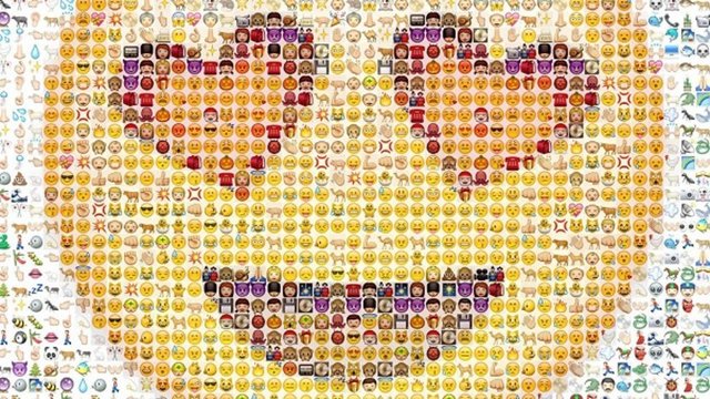 Kullanıcıların kelimelere ihtiyaç duymadan duygularını ifade etmek için kullandığı emoji kelimesi, 2015'in kelimesi olarak seçildi.