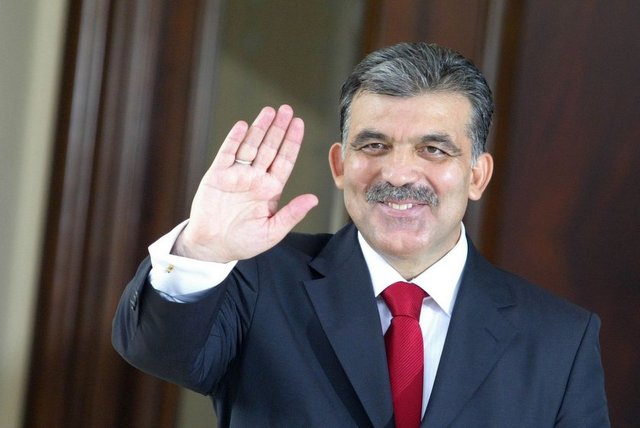 Başbakan - Abdullah Gül - 18 Kasım 2002'de Başbakan olarak Türkiye Cumhuriyeti'nin 58. Hükümeti'ni kurdu.