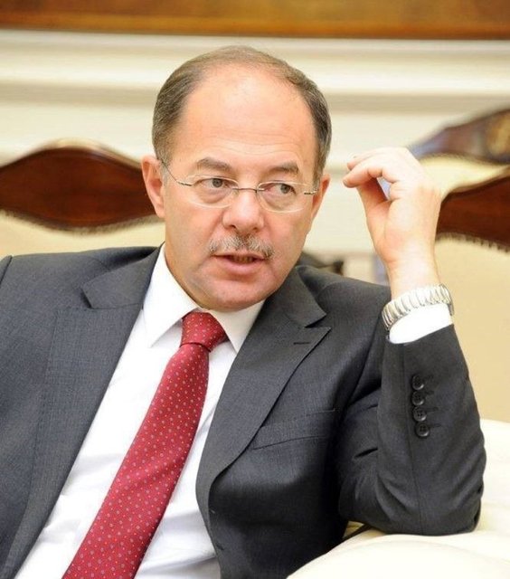 Sağlık BakanıRecep Akdağ - 58, 59, 60 ve 61. hükümetlerde Sağlık Bakanlığı yaptı.