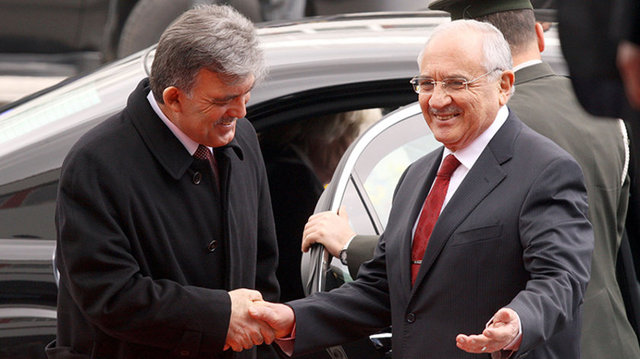 Milli Savunma BakanıMehmet Vecdi Gönül - 22 Haziran 2001 tarihinde bu görevden ayrılarak Adalet ve Kalkınma Partisinin kurulmasıyla birlikte AK Partinin MKYK üyesi ve Genel Başkan Yardımcısı, TBMM'nin 21. Dönem 4. Yasama Yılının başlamasıyla birlikte de Avrupa Konseyi Parlamenter Meclisi Üyeliğine seçilmiştir.