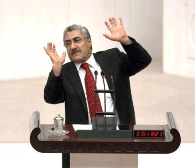 Bayındırlık ve İskan Bakanı	Zeki Ergezen - XIX, XX'nci Dönem Bitlis Milletvekili, 58. hükümette Bayındırlık ve İskan Bakanlığı yapmıştır. 