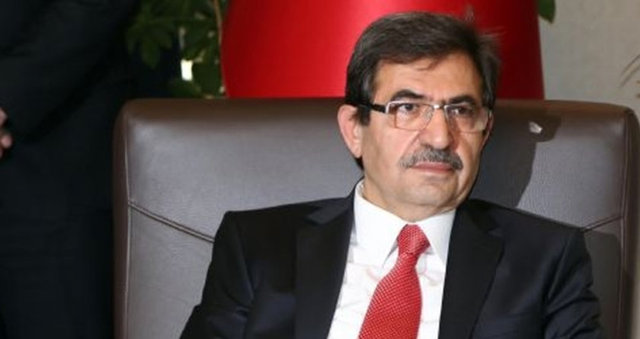 Çevre ve Şehircilik Bakanıİdris Güllüce - 22 Temmuz 2007'de Adalet ve Kalkınma Partisi'nden İstanbul 1. Bölge Milletvekili seçildi.23. Dönemde TBMM Deprem Araştırma Komisyonu Başkanlığı'nı yürüttü.12 Haziran 2011 tarihinde Adalet ve Kalkınma Partisi'nden 2. kez İstanbul Milletvekili seçildi.2007 – 2011 tarihleri arasında Adalet ve Kalkınma Partisi Genel Merkezi'nde; Yerel Yönetimler Başkanlığı'nda Başkan Yardımcılığı, 2011 – 2013 tarihleri arasında TBMM Bayındırlık, İmar, Ulaştırma ve Turizm Komisyonu Başkanlığı görevini yürütmüştür.2013 yılında Çevre ve Şehircilik Bakanı olan İdris Güllüce, halen bu göreve devam etmektedir.