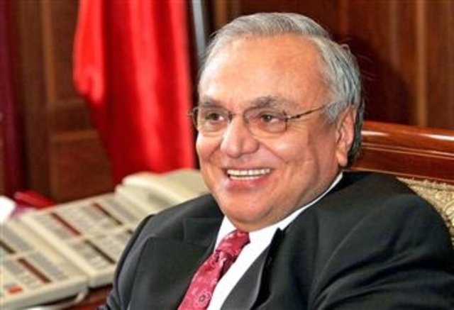 Kültür ve Turizm BakanıAtilla Koç - Ankara Üniversitesi Siyasal Bilgiler Fakültesi - İngilizce - Mülki İdare Amiri - Kaymakam, İçişleri Bakanlığı Bakanlık Müşaviri, Konya Emniyet Müdürü, Ulubey, Nusaybin, Bayındır Kaymakamı, Siirt, Giresun Valisi, Başbakanlık Müsteşarı, Ankara Büyükşehir Belediyesi Genel Sekreteri, Merkez Valisigörevlerinin yanı sıra 59. hükümette Kültür ve Turizm Bakanı olarak görev yaptı. 