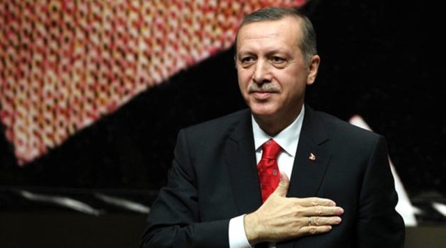 BaşbakanRecep Tayyip Erdoğan - Recep Tayyip Erdoğan 14 Ağustos 2001'de arkadaşlarıyla birlikte Adalet ve Kalkınma Partisi'ni (AK Parti) kurdu. Kurucular Kurulu tarafından AK Parti'nin Kurucu Genel Başkanı seçildi. Recep Tayyip Erdoğan 9 Mart 2003'te Siirt ili milletvekili yenileme seçimine katıldı. Bu seçimde oyların yüzde 85'ini alan Erdoğan, 22. Dönem Siirt Milletvekili olarak parlamentoya girdi.15 Mart 2003 tarihinde Başbakanlık görevini üstlendi. 59,60 ve 61. hükümetlerde Başbakanlık görevine devam etti. 