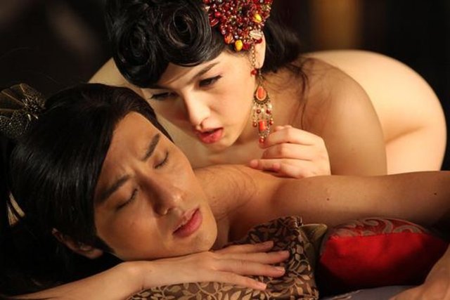 JAPONYA  500 kişinin katılımıyla, dünya grup seks rekoru Japonya'ya ait. Tokyo'nun Harajuku bölgesi 'fetişin başkenti' olarak biliniyor.