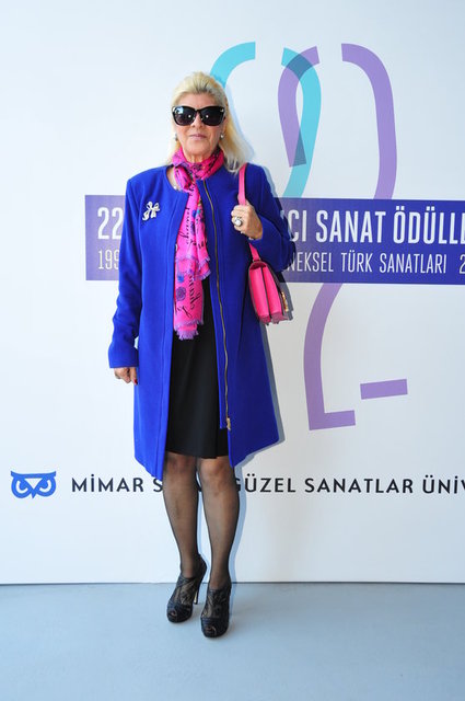 ESİN ÖZBEK