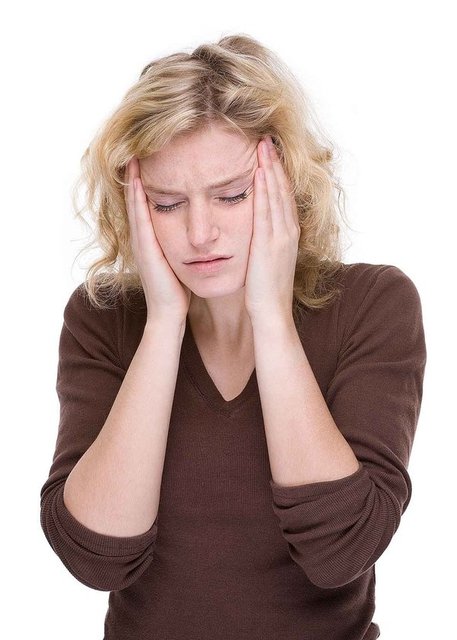 Baş dönmesi ve çift görüş: Migrenin bazı tiplerinde baş dönmesi, çift görüş veya anlık görme kaybı olabilir.