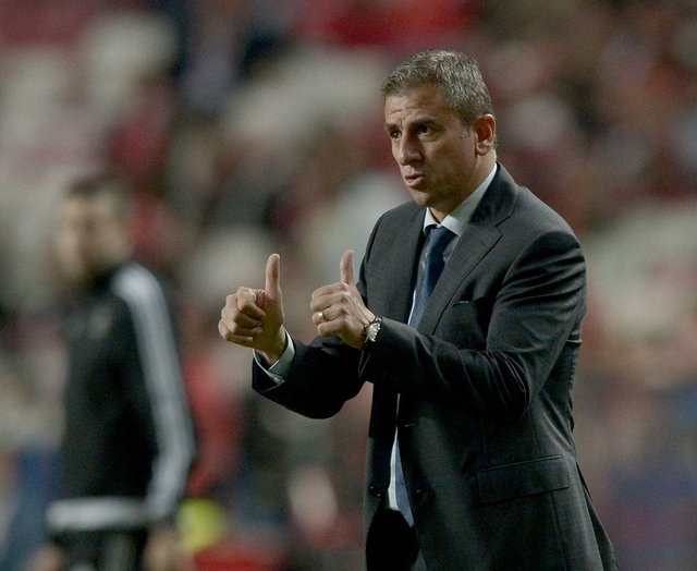 Galatasaray yönetimi, takımı tecrübeli bir isme emanet etmek için vakit kaybetmeden temaslara başladı.