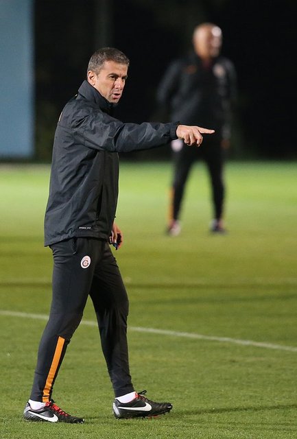 Galatasaray ile yolları ayrılan teknik direktör Hamza Hamzaoğlu, sarı-kırmızılı takımın başında kaldığı yaklaşık 1 yılda, 3 kupa kazandı.