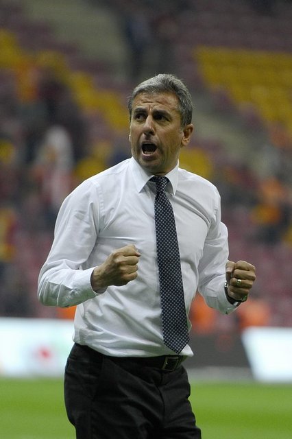 Fenerbahçe'nin deplasmanda İstanbul Başakşehir ile berabere kalmasının ardından Galatasaray şampiyonluğunu ilan etmişti.