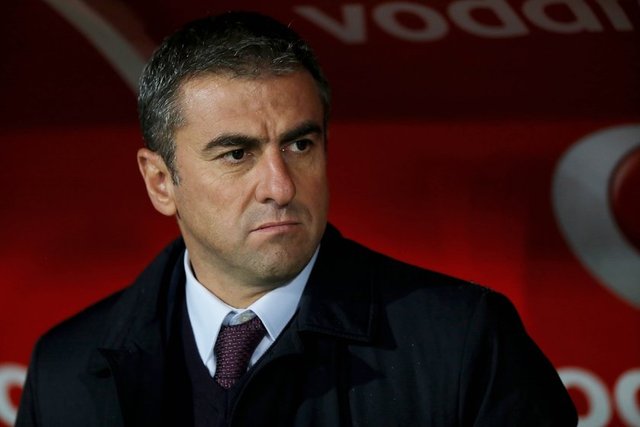 Prandelli döneminde kötü bir görüntü sergileyen sarı-kırmızılı takımı adeta ayağa kaldıran Hamzaoğlu, takımıyla sezon sonunda şampiyonluğu elde ederek tarihe geçti.