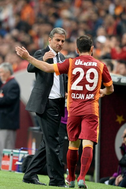 Babası Ahmet Hamzaoğlu'nun vefat ettiği gün aldığı teklifi geri çevirmeyip, 1 Aralık 2014'te kulüple sözleşme imzalayan Hamza Hamzaoğlu, 352 gün görev yaptı.