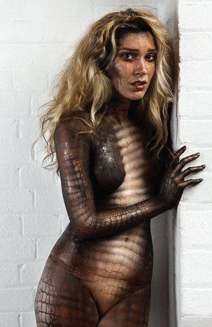 İngiliz  şarkıcı Joss Stone, hayvan hakları savunucusu PETA örgütünün timsah derisi çantalara karşı başlattığı kampanyanın sözcüsü oldu.