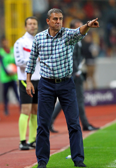 İşbecer, Hamzaoğlu'nun resti ile karşılaşınca bu durumu başkana şikayet etmiş, peşinden hoca raporu gecikmeli de olsa iletmişti.