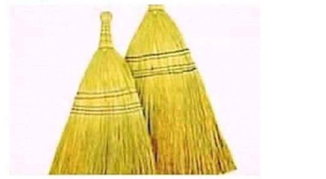 Annelerin terlikten sonraki ikinci büyük silahıydı! Temizlik aracı bu süpürge çoğu kez çocukların kovalanmasında kullanılırdı. 