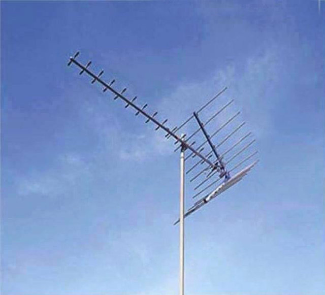 'Baba daha olmadı' diye başlayan cümlelerde karıncaların filminden kurtulma çabası vardı. Televizyon izlemek bile emek isterdi. 