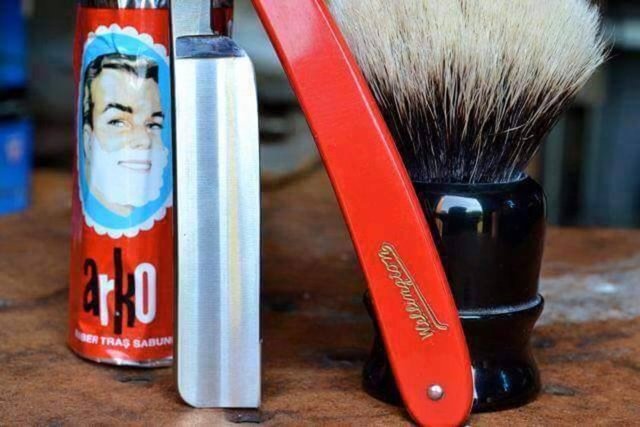 Ne yüzler usturayla kesildi... 