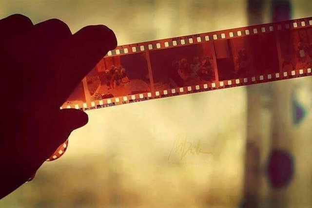 İnsanlar için fotoğrafların anlamları vardı. Çünkü anı ölümsüzleştiren Fotoğraflar beklenirdi.