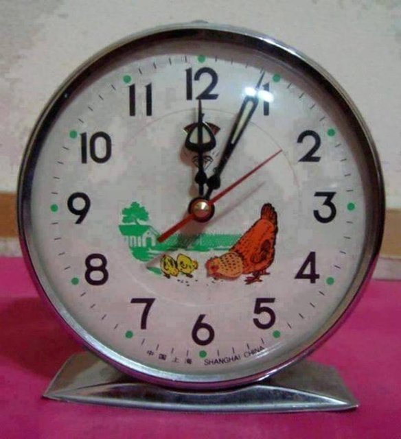 Dijital saate inat samimiyetiyle gönüllere taht kuran horozlu saatler de vardı. 