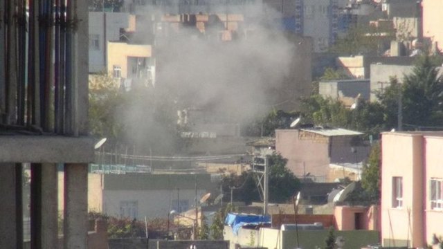 Sürdürülen operasyonlarda çıkan çatışmalar nedeniyle özellikle hendeklerin yoğun olduğu Abdulkadir Paşa, Fırat, Dicle ve Yenişehir mahallelerine su ve elektrik verilemezken, çatışmalardan hasar gören su şebekelerini ekiplerin onarmaya çalışıyor.